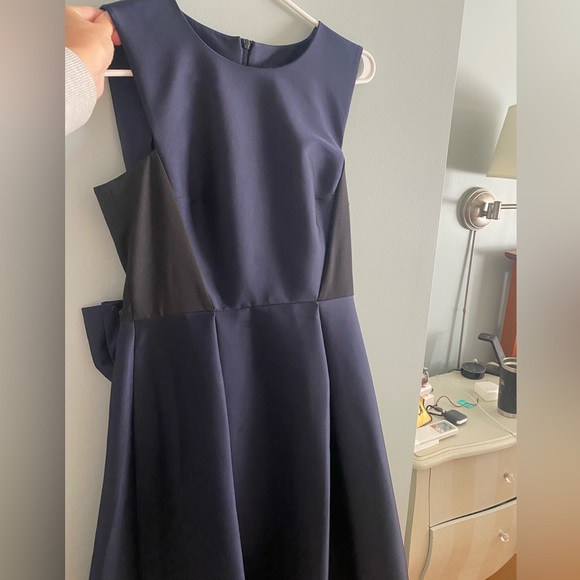 French Connection‎ Juliet Satin dress with gorgeous bow in the back. NWT! - Picture 6 of 7